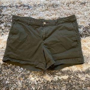 Girlfriend 5” olive green GAP shorts